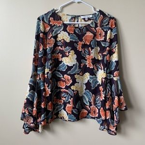 Bell sleeve floral top